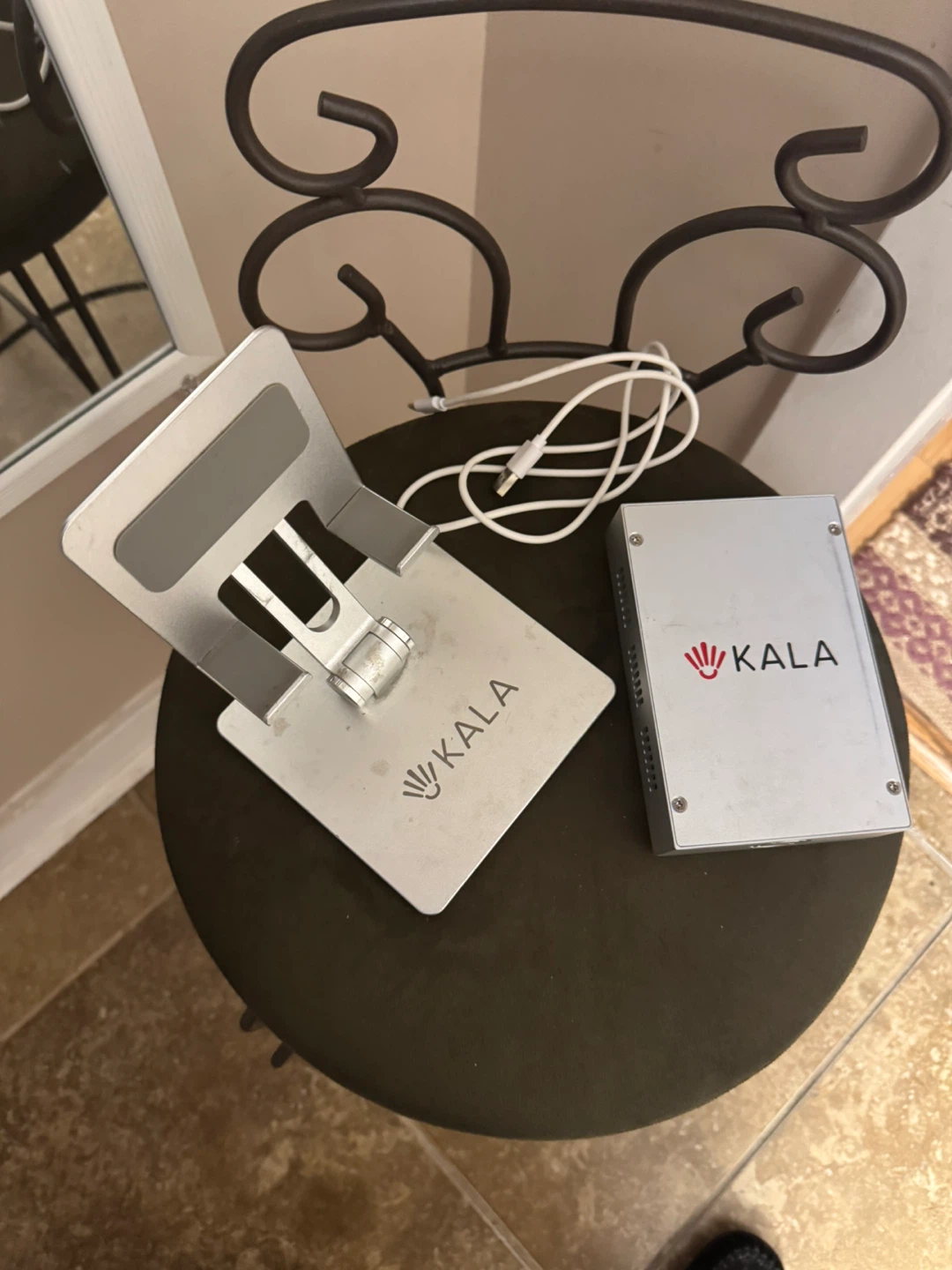 KALA mini portable handheld red light therapy - photo 2