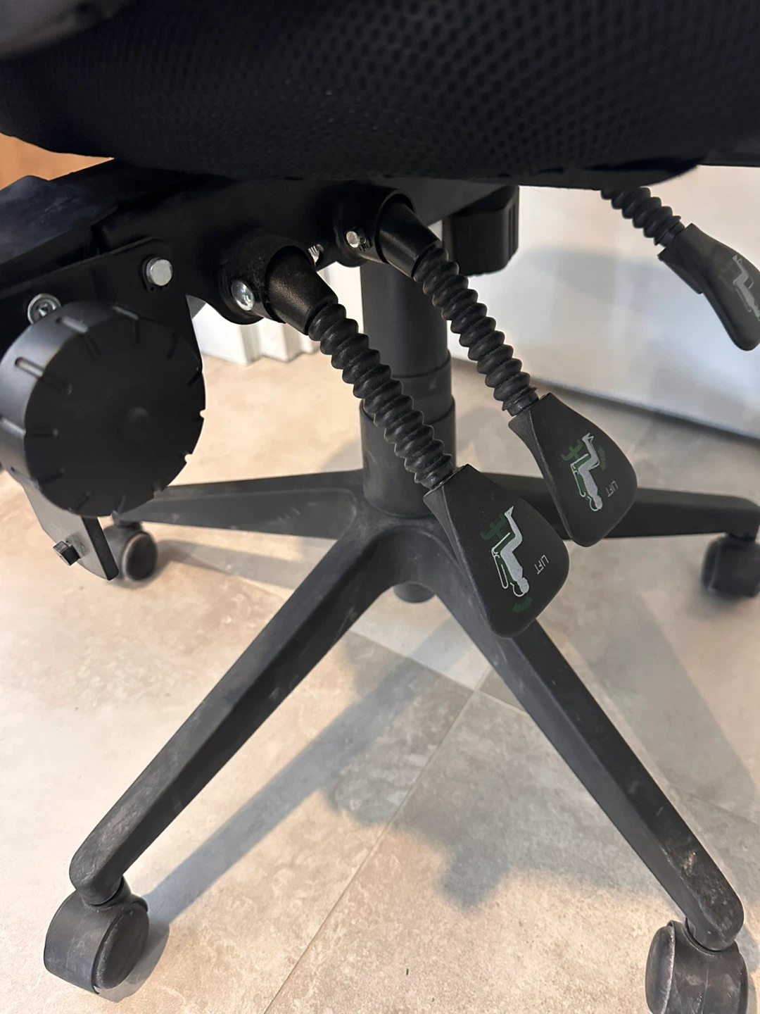 Black Mesh Office Chair - photo 3