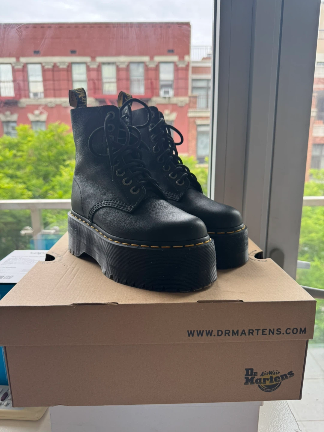 Dr. Martens 1460 Pascal Max size 6