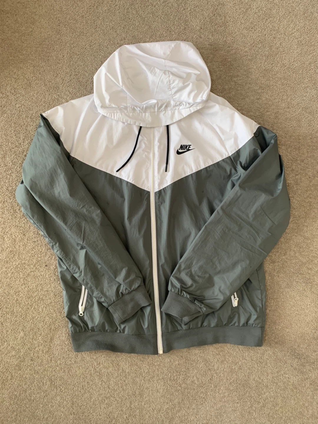 Nike Windbreaker Jacket - Size L