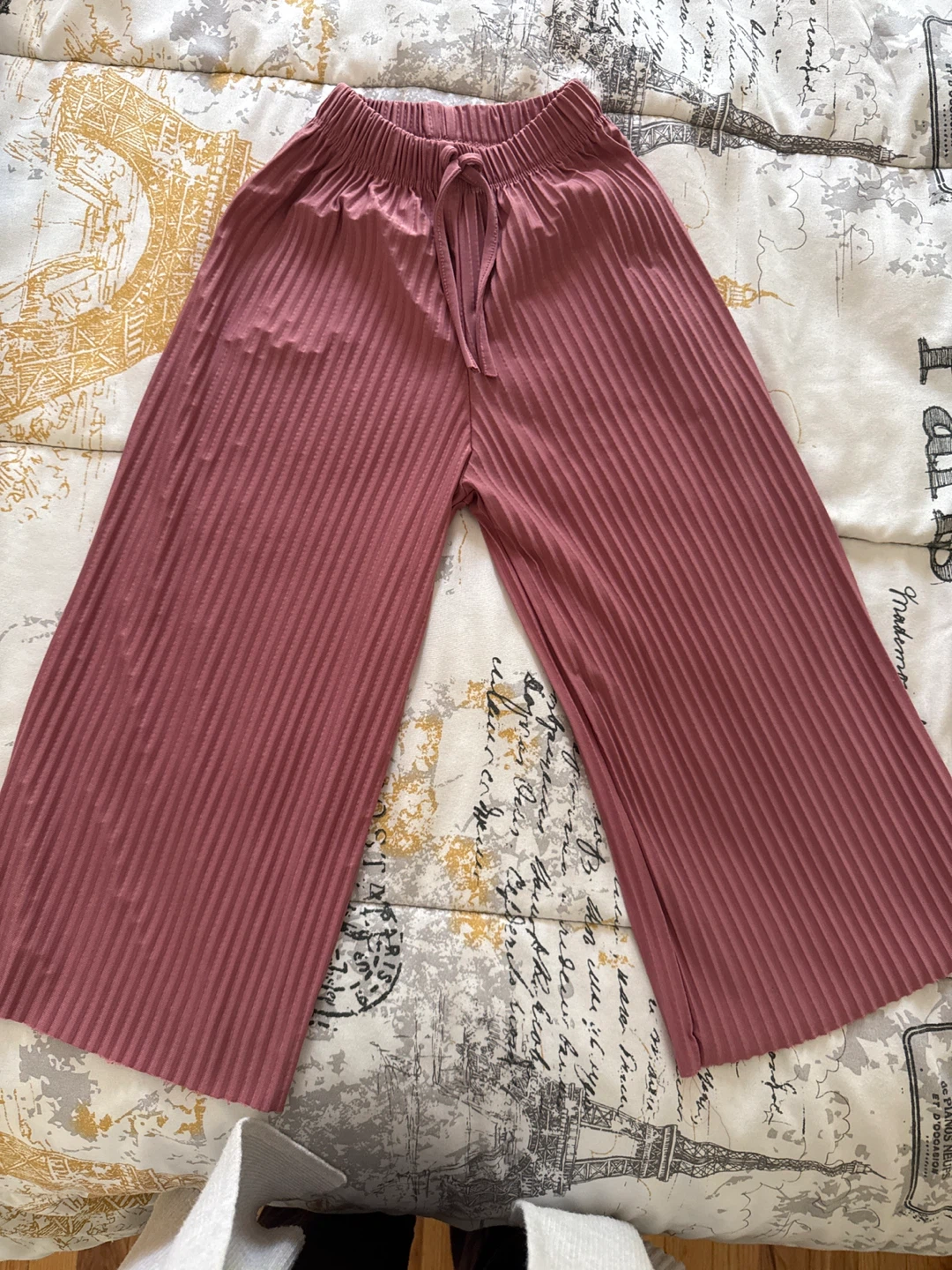Women's Pleated Wide-Leg Pants