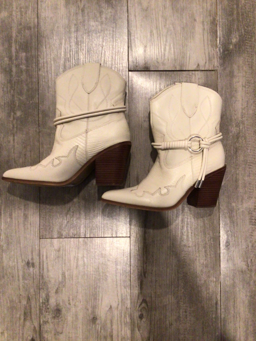 White Leatherette Cowboy Boots - photo 4