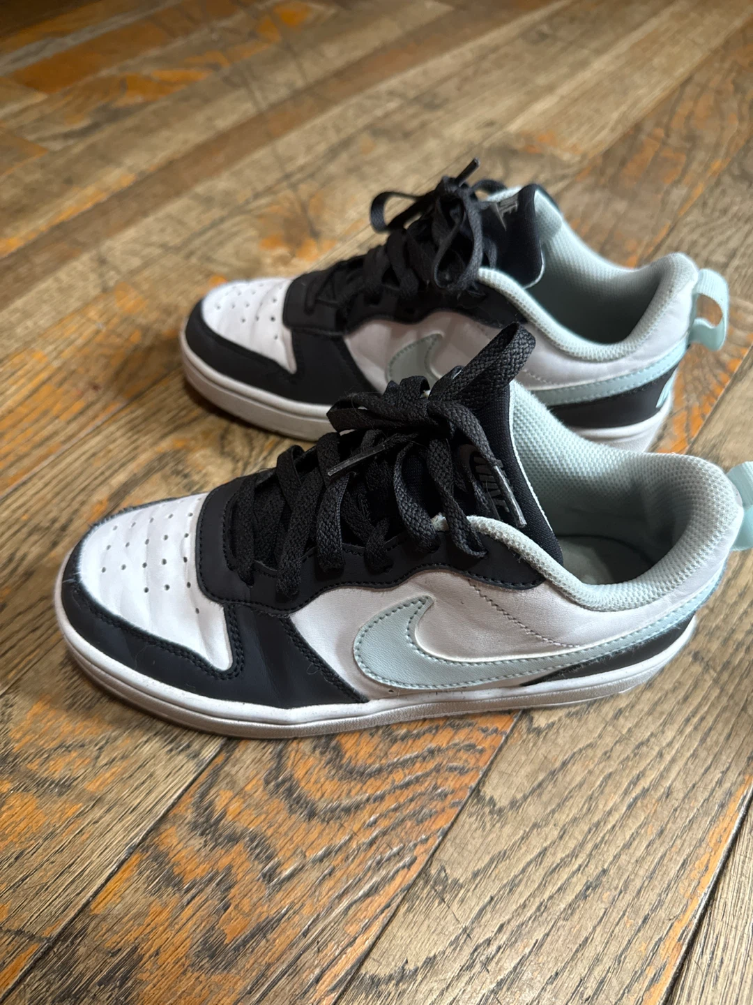 Boys Nike Sneakers - size 3.5Y - photo 2