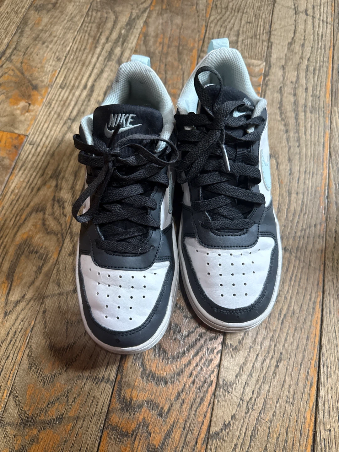 Boys Nike Sneakers - size 3.5Y