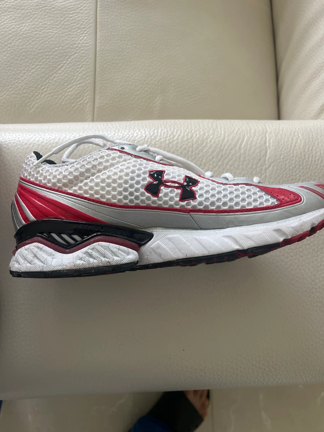 Under Armour Running Shoes ladies 9 or 9 1/2 , Men’s 8 1/2 - photo 3
