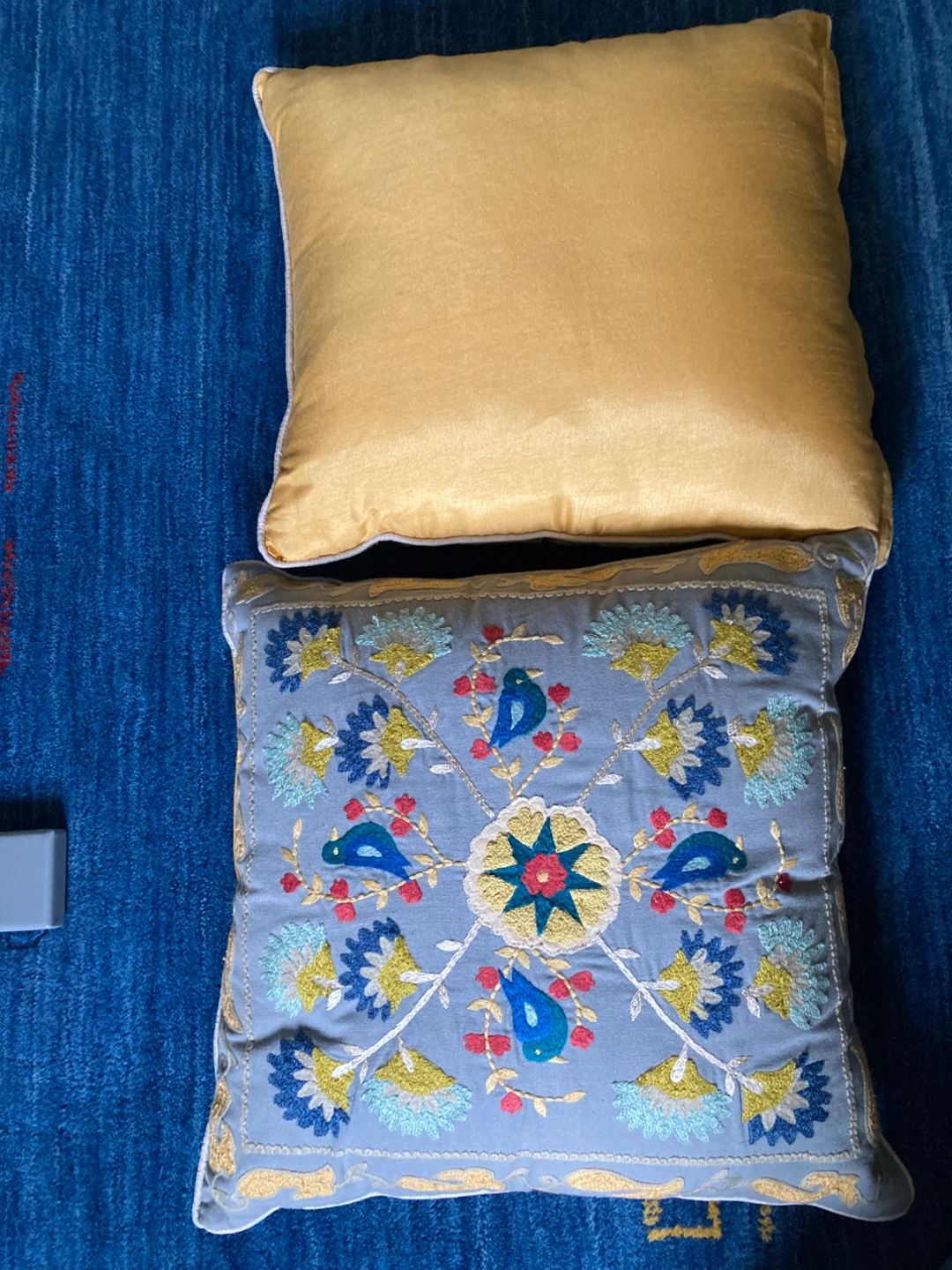 Set of Pier-1 Embroidered Throw Pillows - photo 4