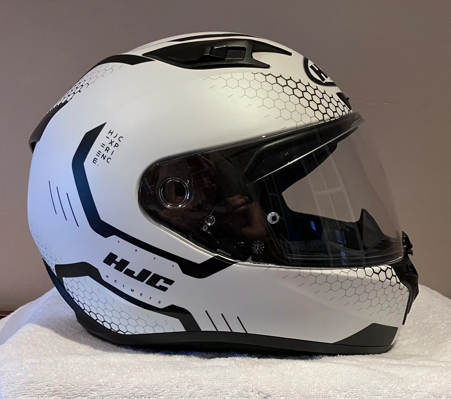 HJC i10 Motorcycle Helmet - White/Black, Size S - photo 2