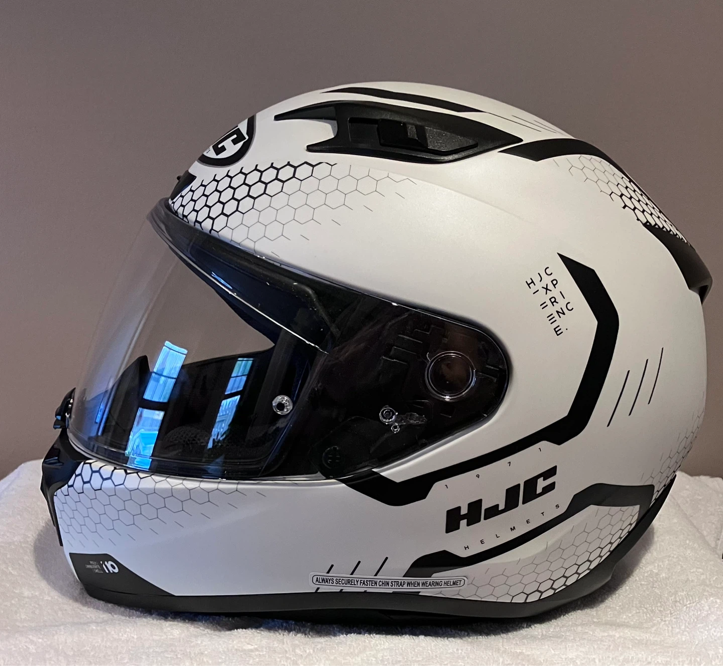 HJC i10 Motorcycle Helmet - White/Black, Size S - photo 4