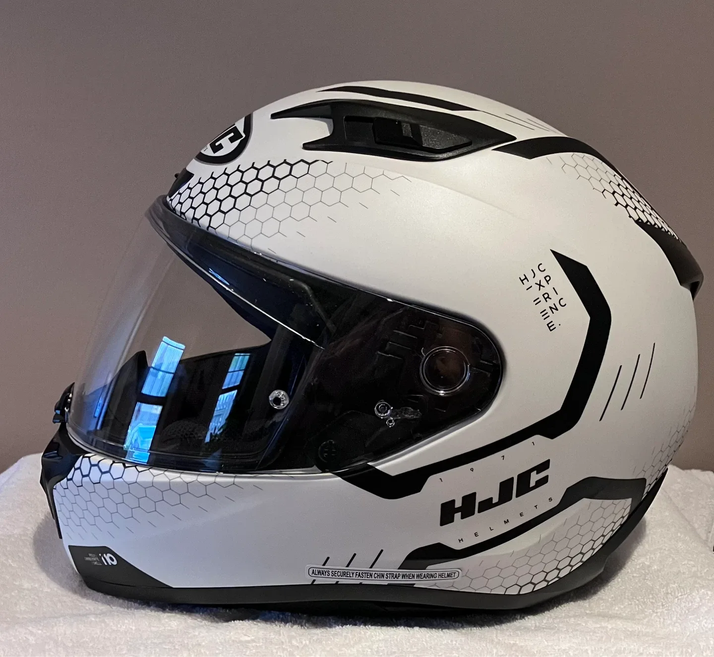 HJC i10 Motorcycle Helmet - White/Black, Size S - photo 4