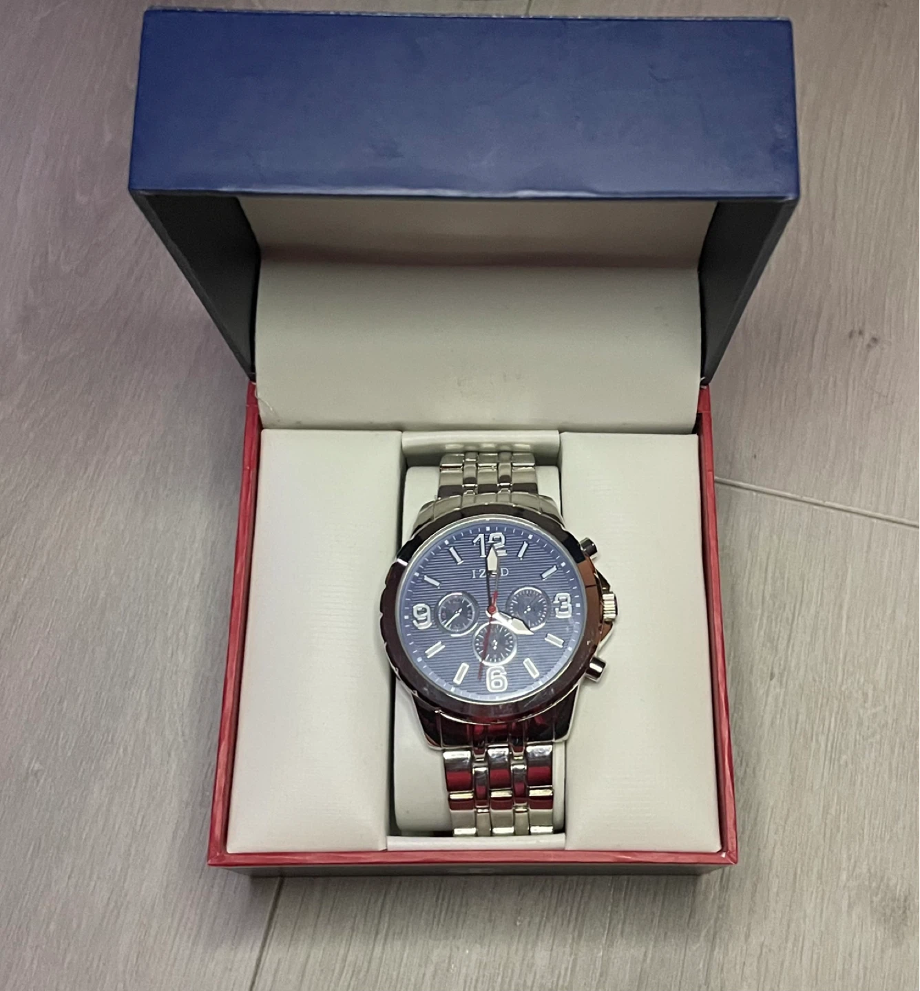 IZOD Stainless Steel Chronograph Watch – Brand New in Box ⌚🔥