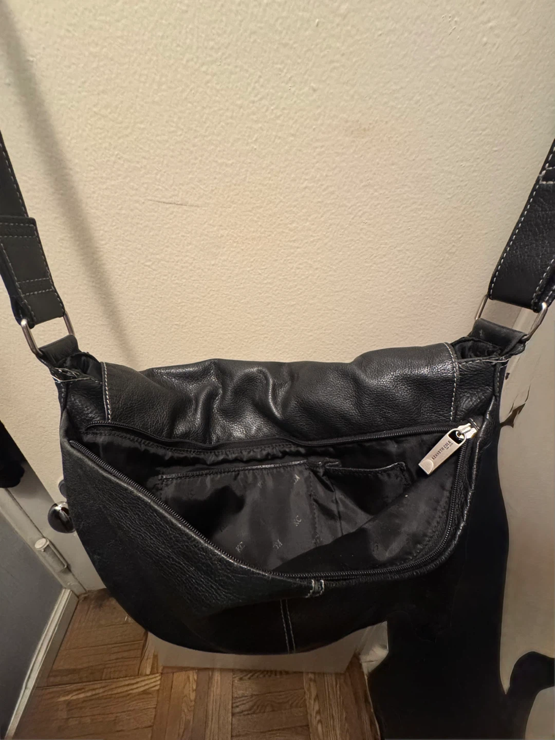 Kenneth Cole Black Leather Shoulder Bag - photo 4