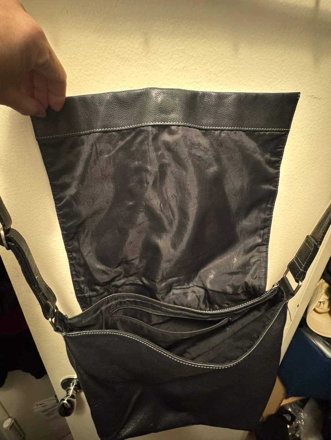 Kenneth Cole Black Leather Shoulder Bag - photo 3
