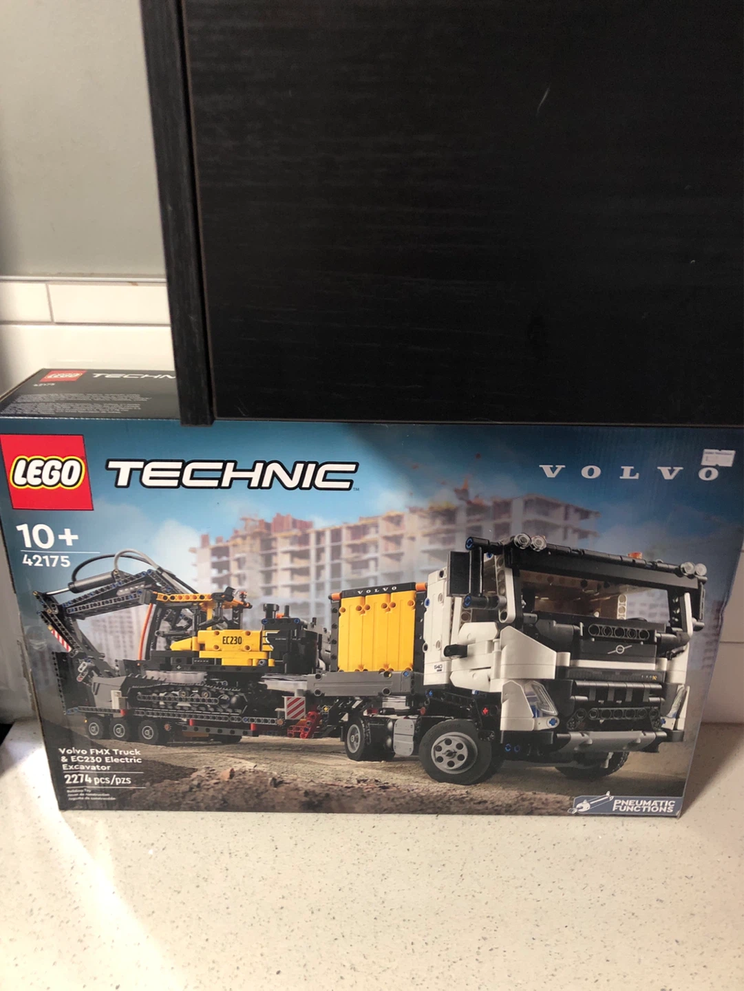 LEGO Technic Volvo FMX Truck & EC230 Electric Excavator 42175