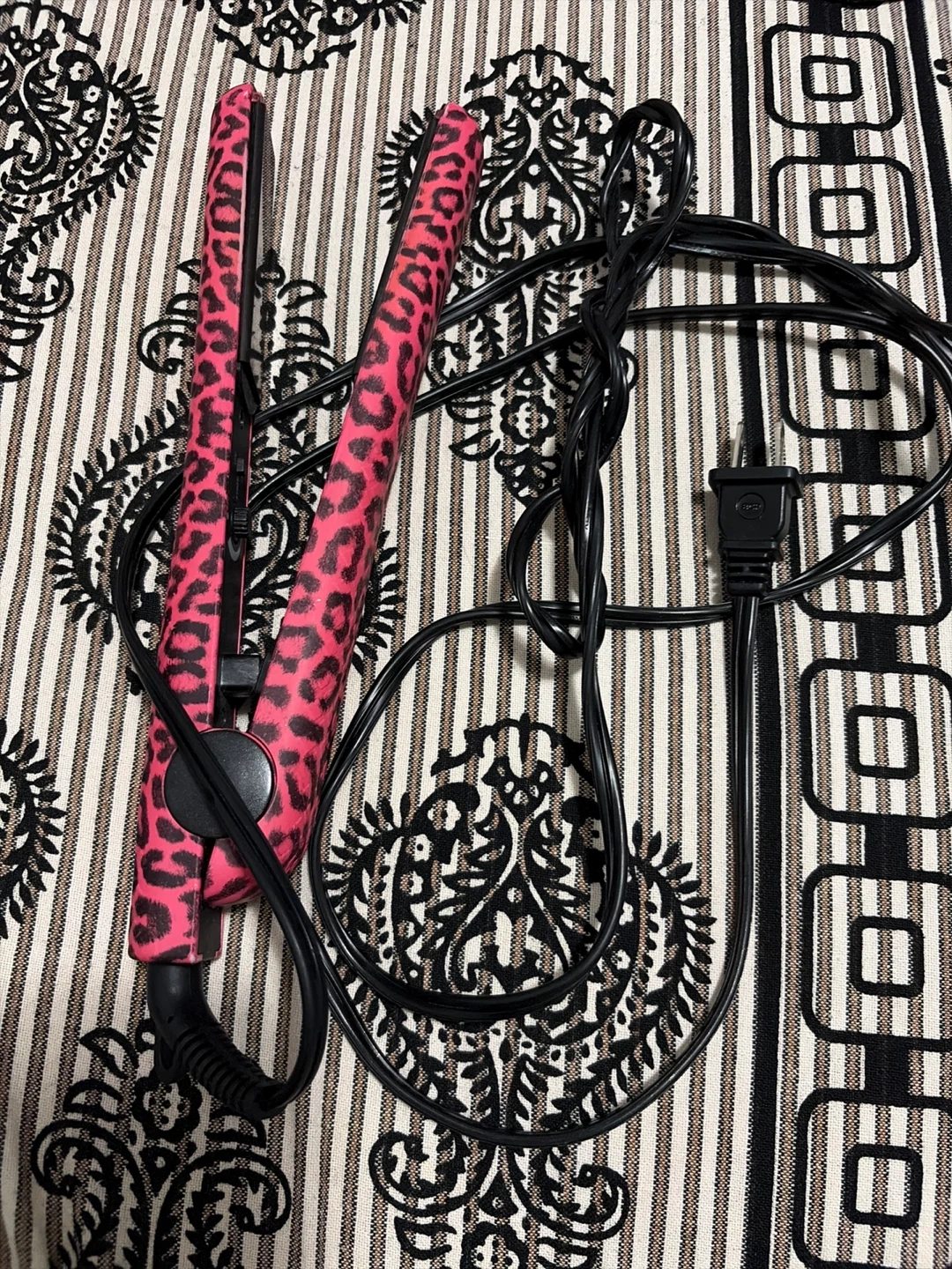 Pink Leopard Print Hair Straightener