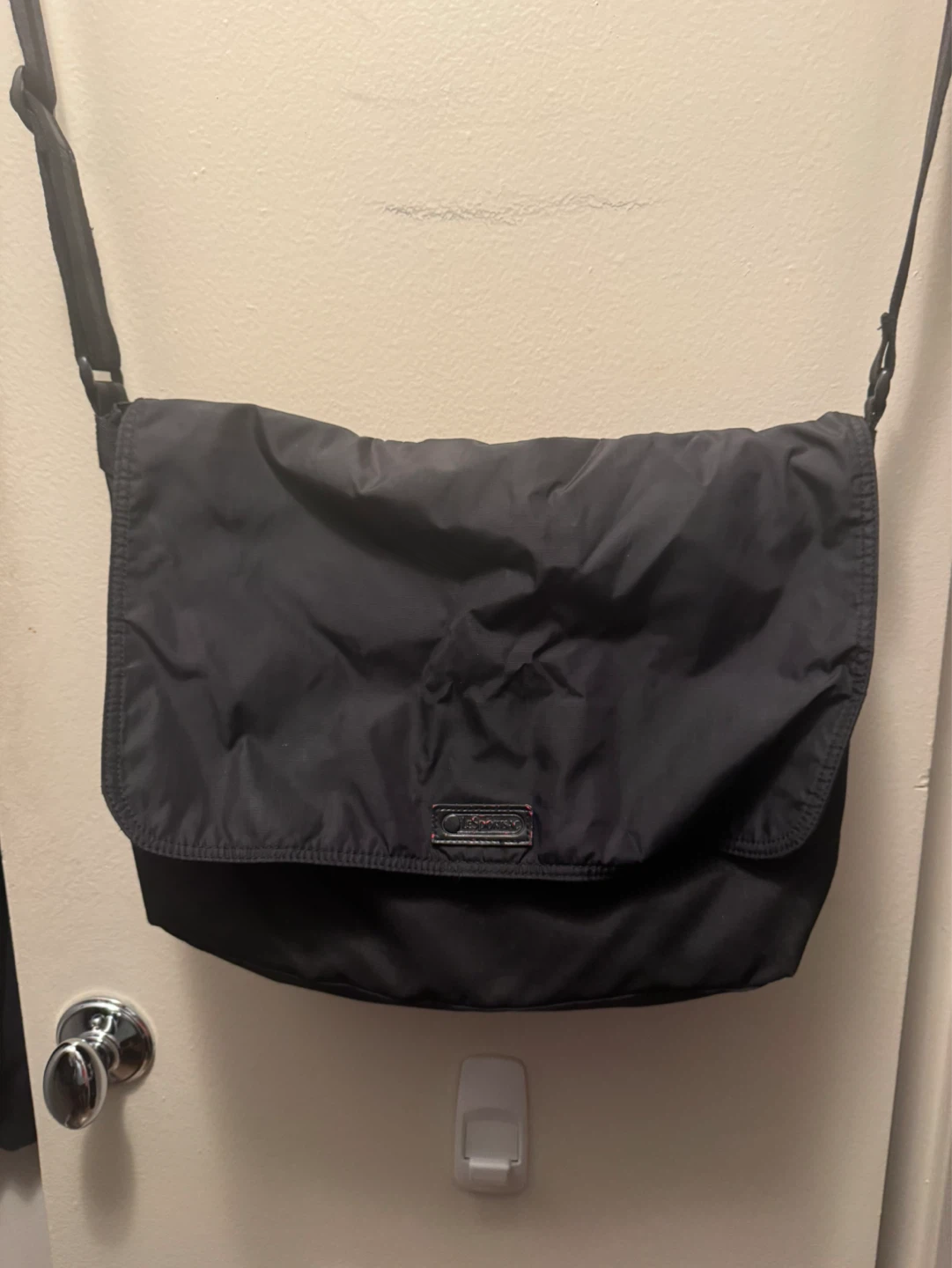 LeSportsac Black Messenger Bag - photo 2