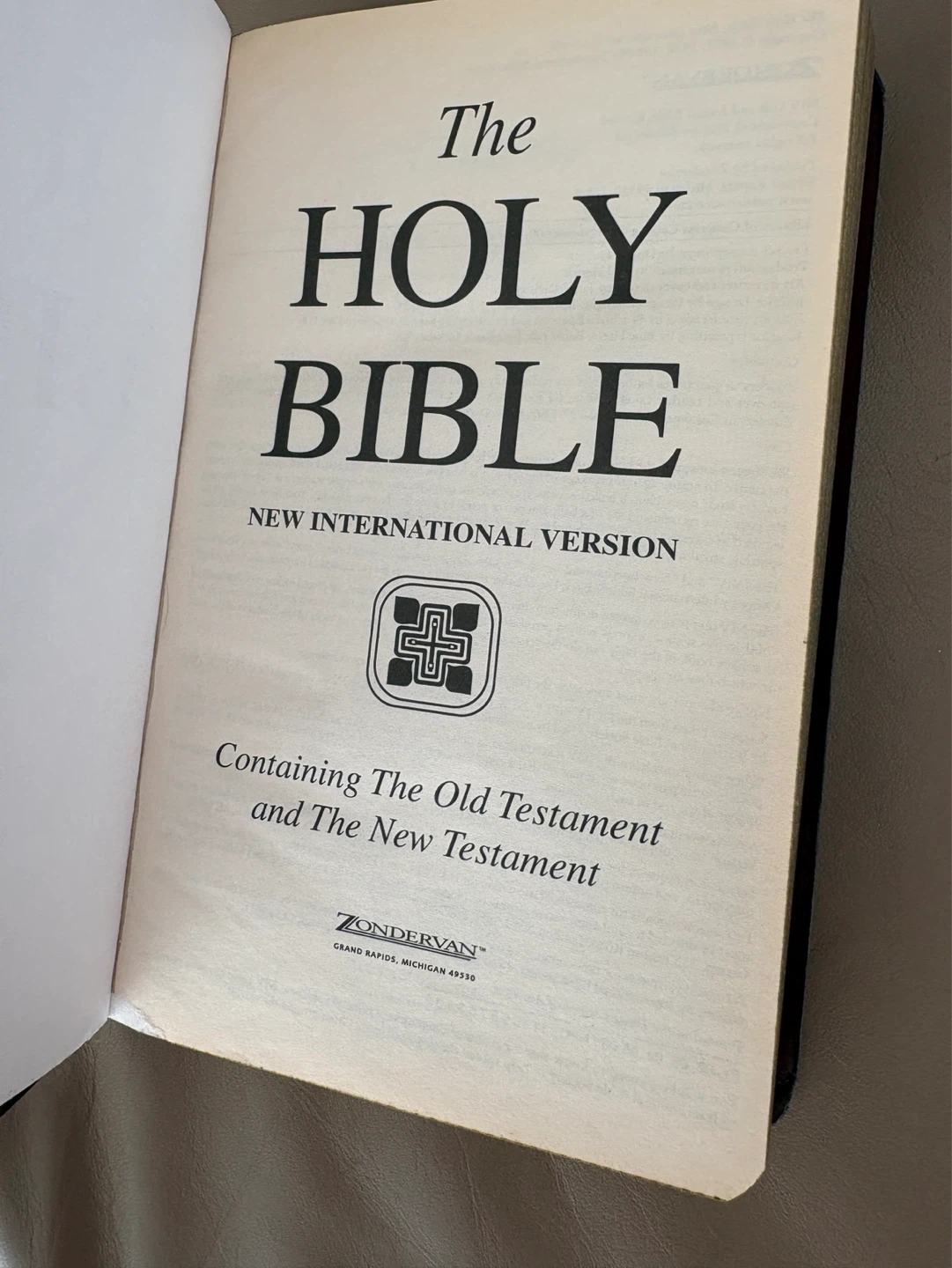 Zondervan Holy Bible NIV with Helps & Red Letter - photo 3
