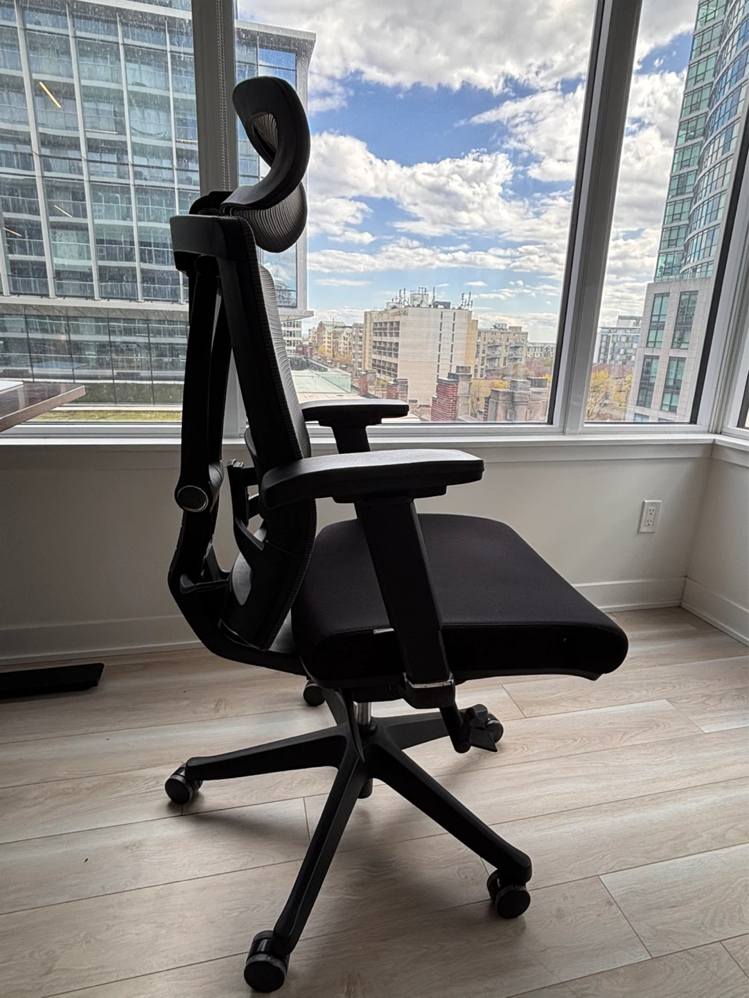 Ergonomic office chair - photo 3