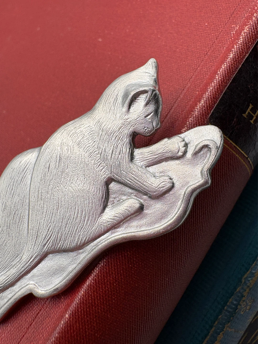Amos Pewter Cat Brooch Nova Scotia - photo 2