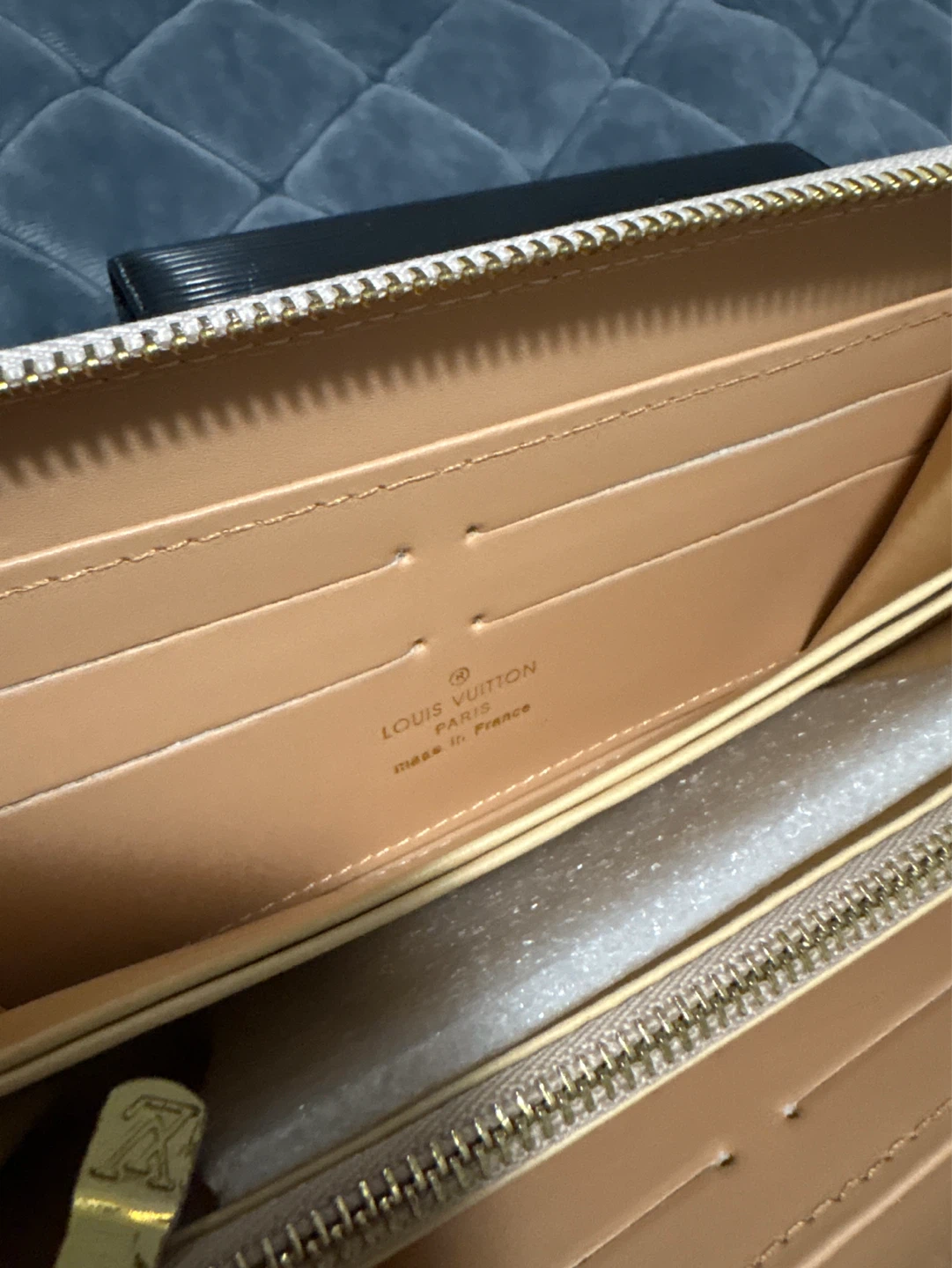 Louis Vuitton Wallets (Beige Vernis & Black Epi) - photo 3