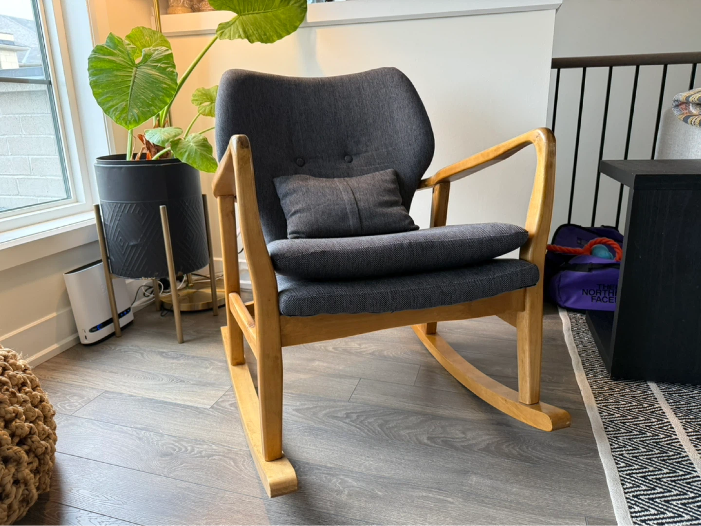 Modern Dark Grey Rocking Chair – Excellent Condition! - photo 2