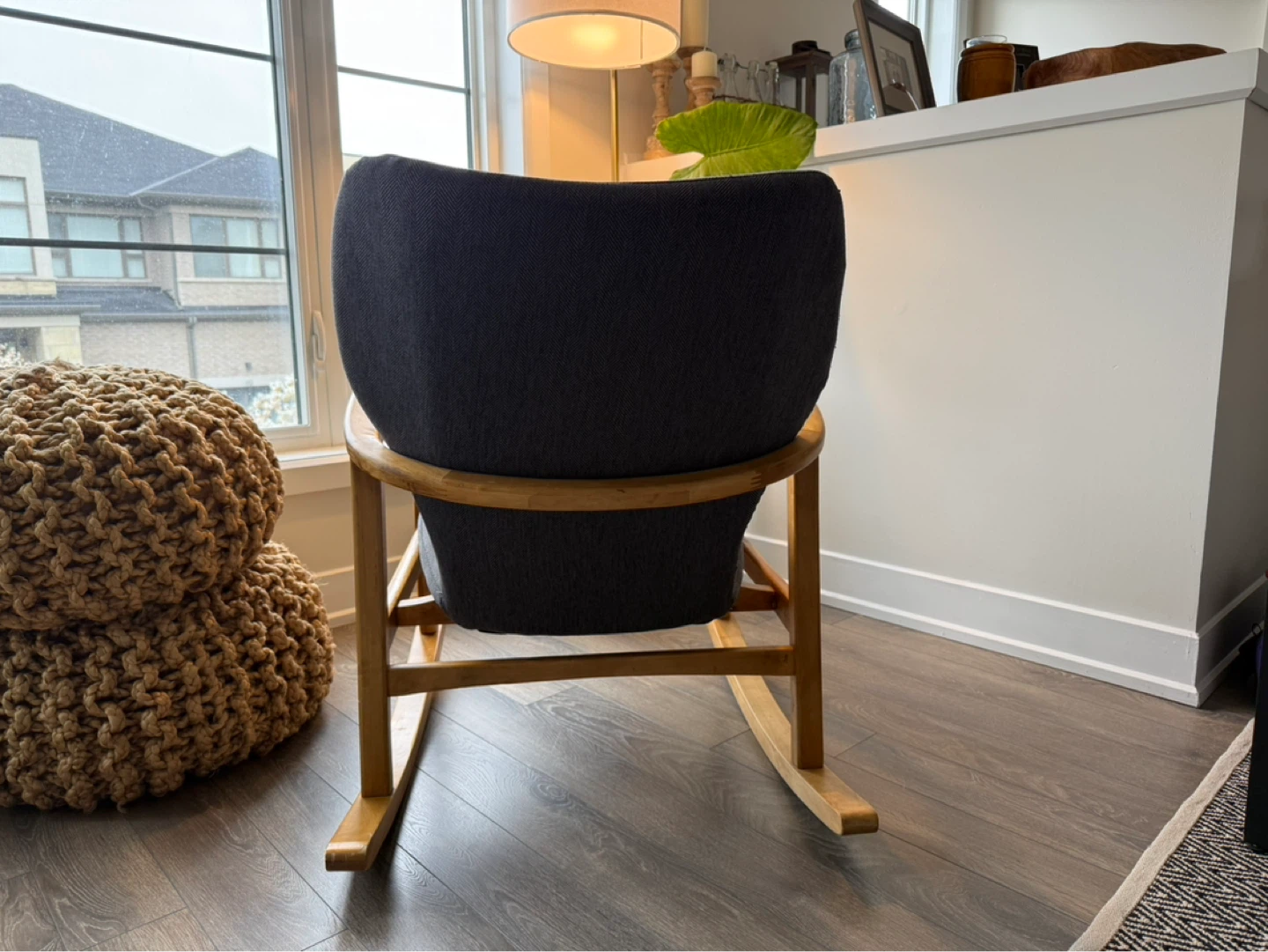 Modern Dark Grey Rocking Chair – Excellent Condition! - photo 4