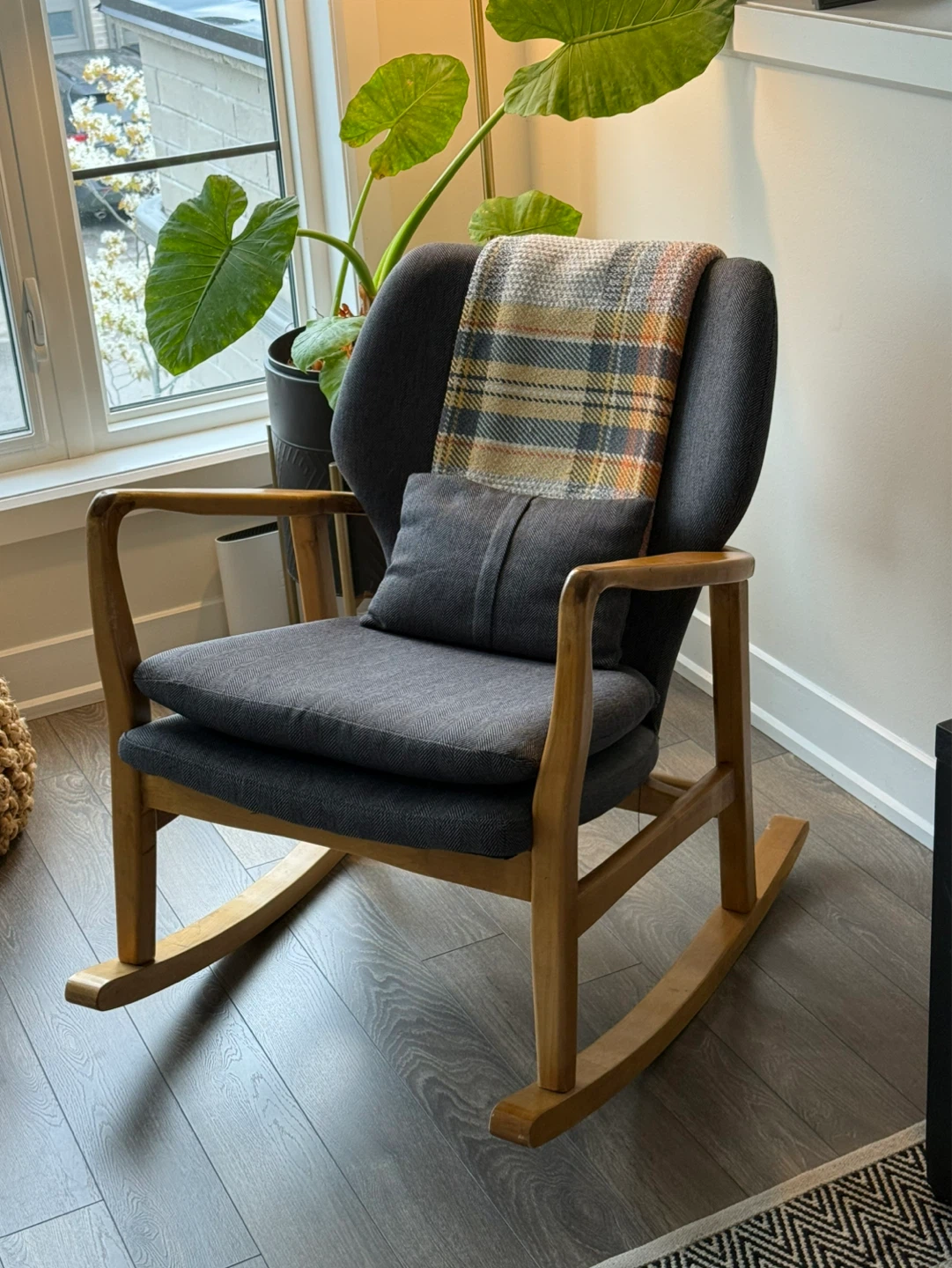 Modern Dark Grey Rocking Chair – Excellent Condition!