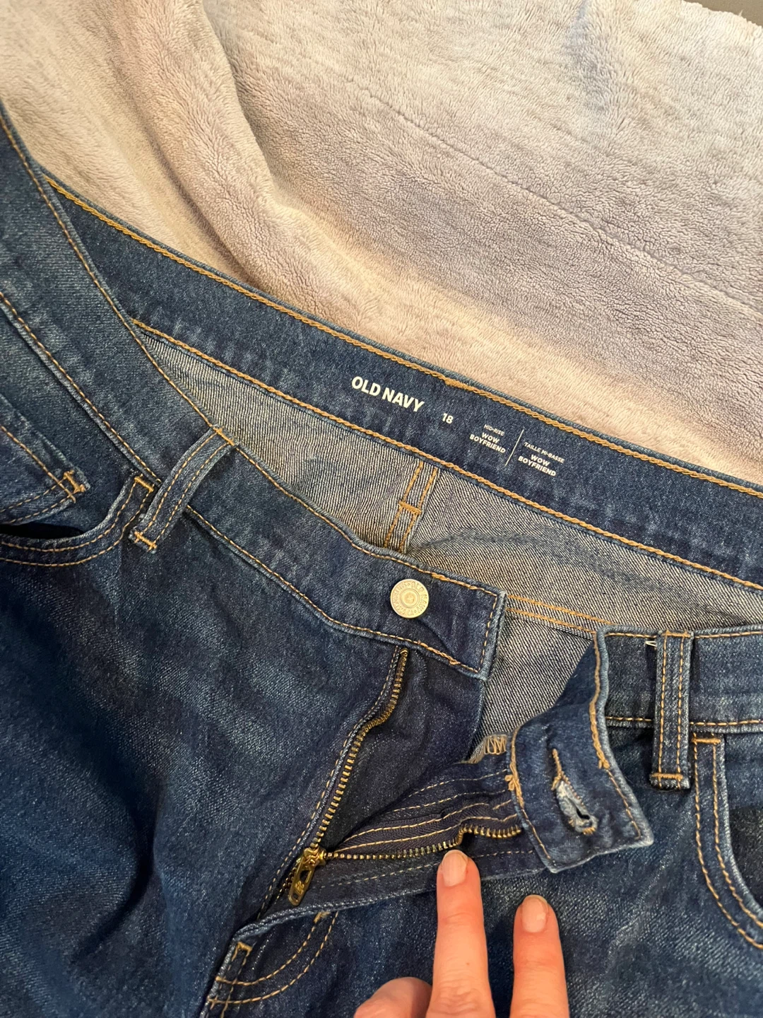 Old Navy Mid-Rise Wow Boyfriend Jeans Size 18 - photo 4