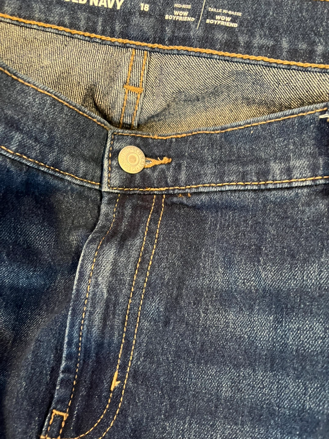 Old Navy Mid-Rise Wow Boyfriend Jeans Size 18 - photo 3