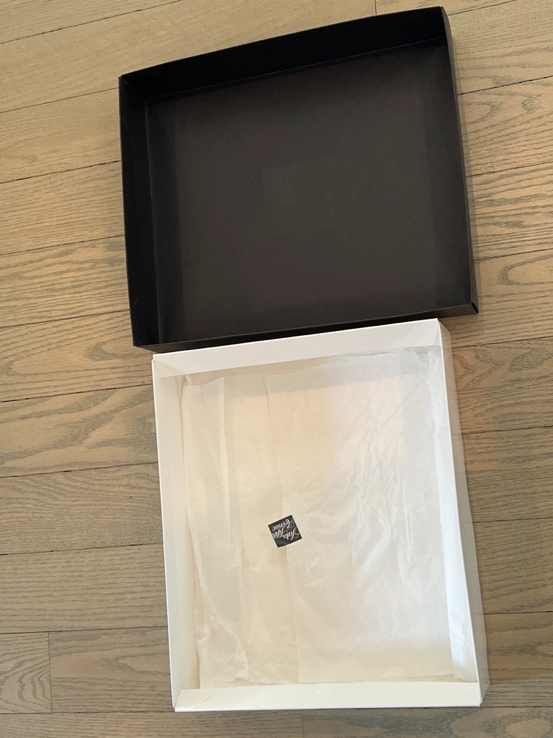 Saks Fifth Avenue Gift Box - photo 2