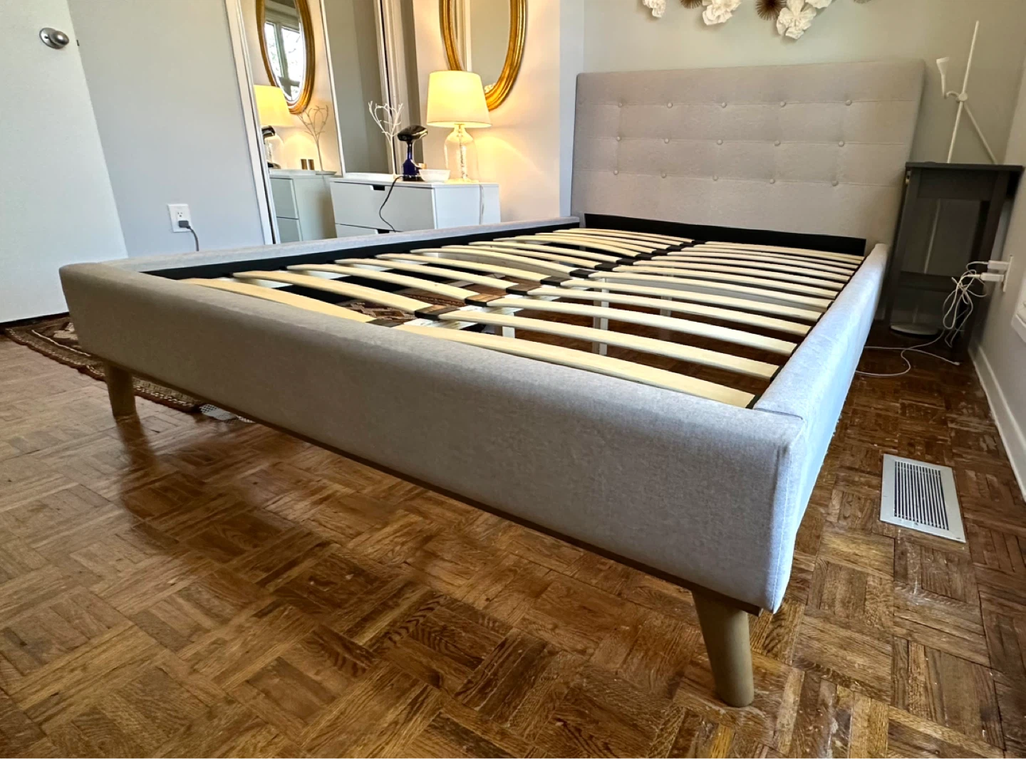 Queen size bed - photo 2