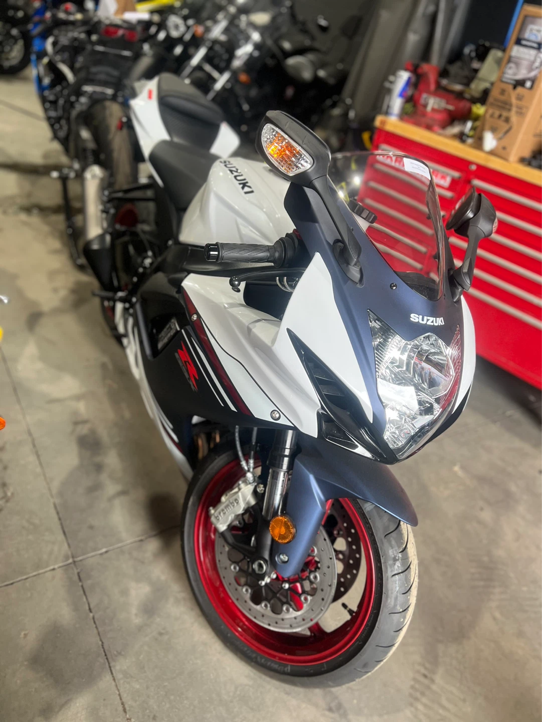 Suzuki GSXR 600 Motorcycle - photo 2
