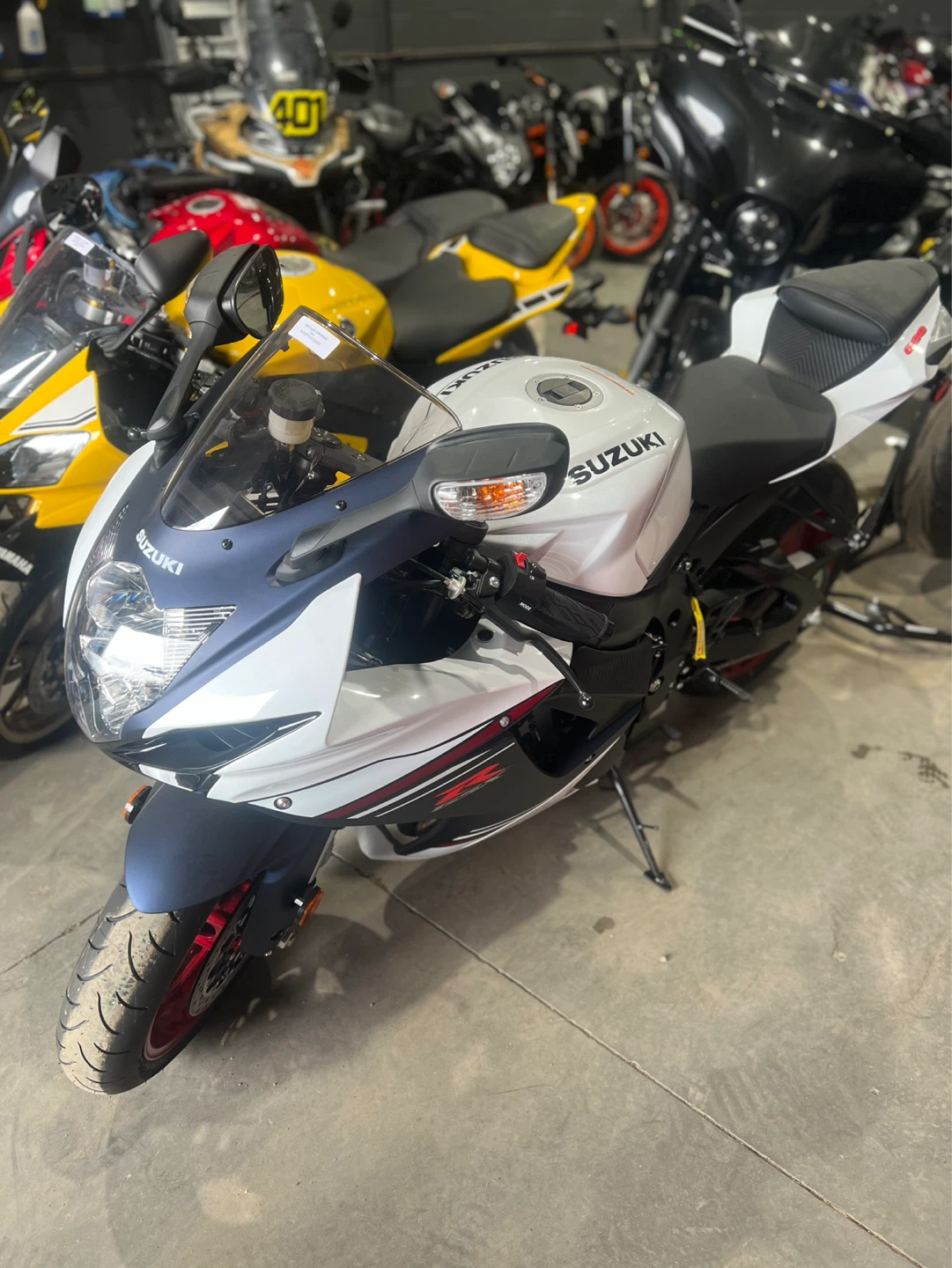 Suzuki GSXR 600 Motorcycle - photo 3