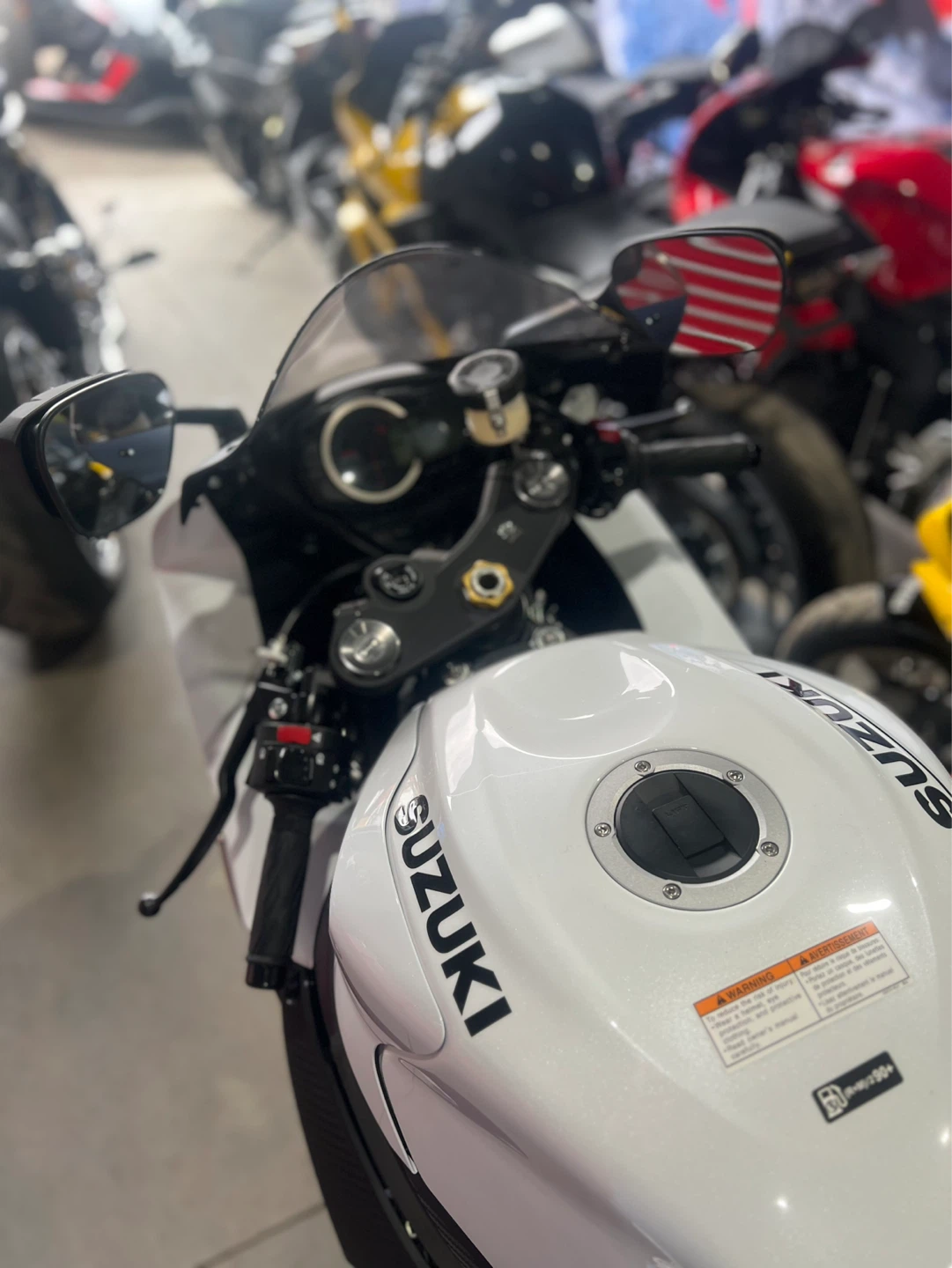 Suzuki GSXR 600 Motorcycle - photo 5