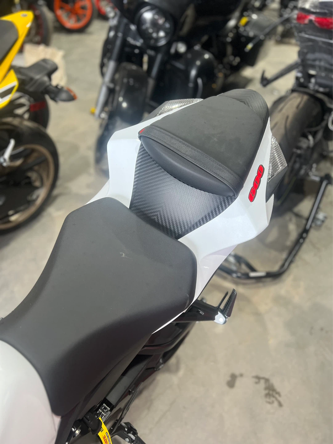 Suzuki GSXR 600 Motorcycle - photo 4
