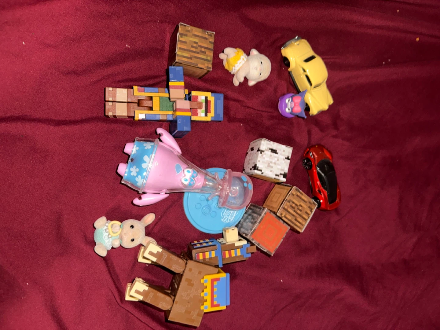 Minecraft, calico critter, sanrio toys