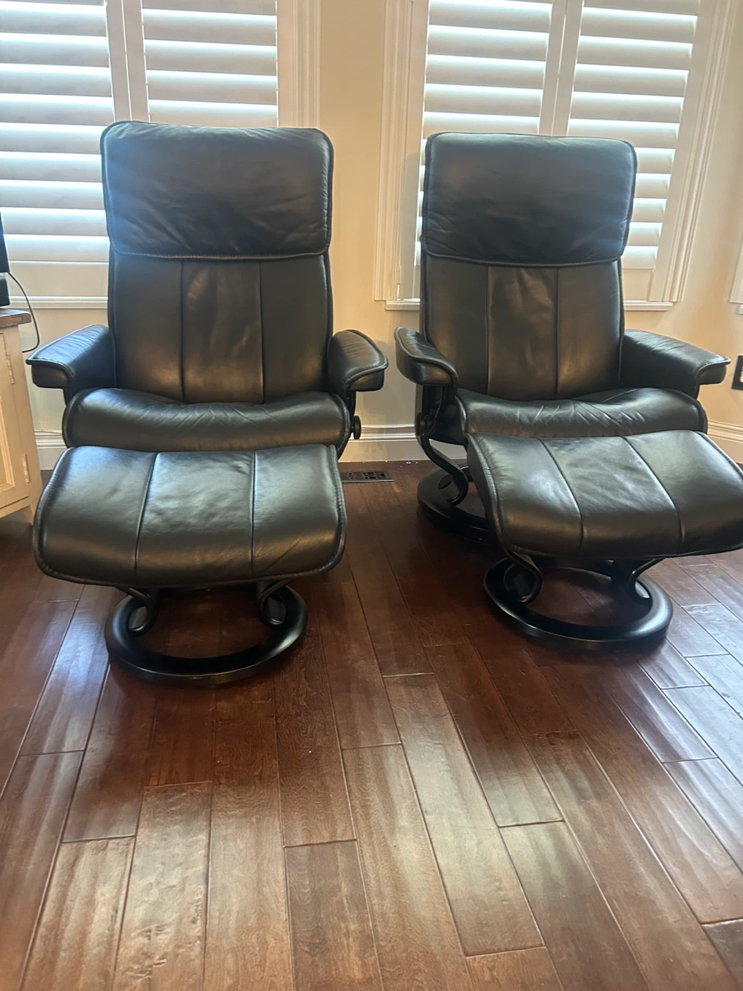 Ekornes Stressless Admiral Recliner with Ottoman
