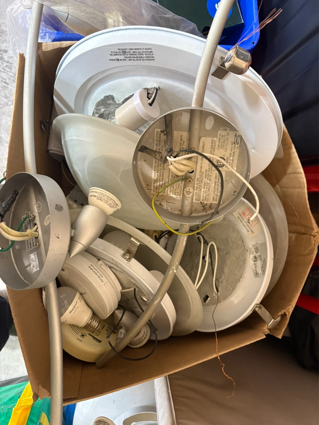 Ceiling light fixtures