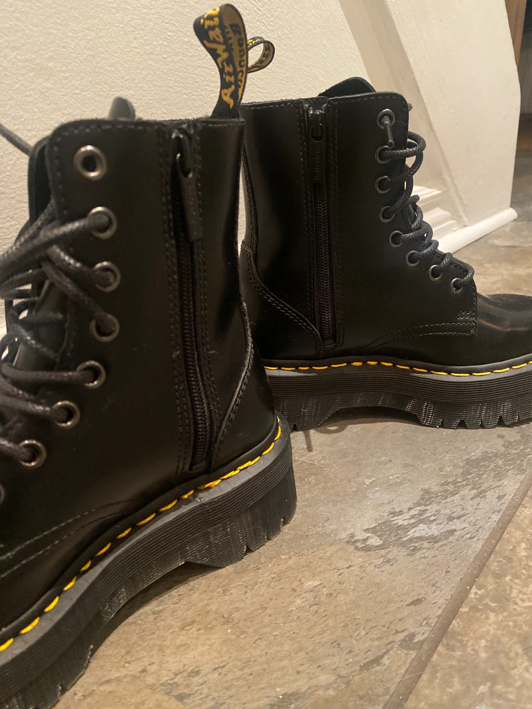 Never worn! Doc Martens Leather Platform Boots And Wonder Balm - photo 4