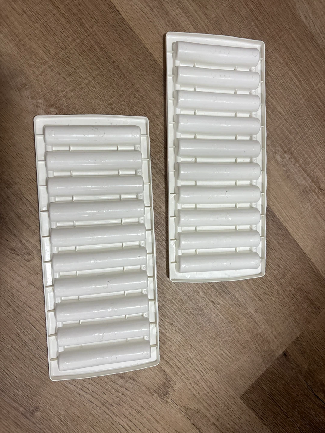 Set of 2 White Ice Cube Trays - photo 2
