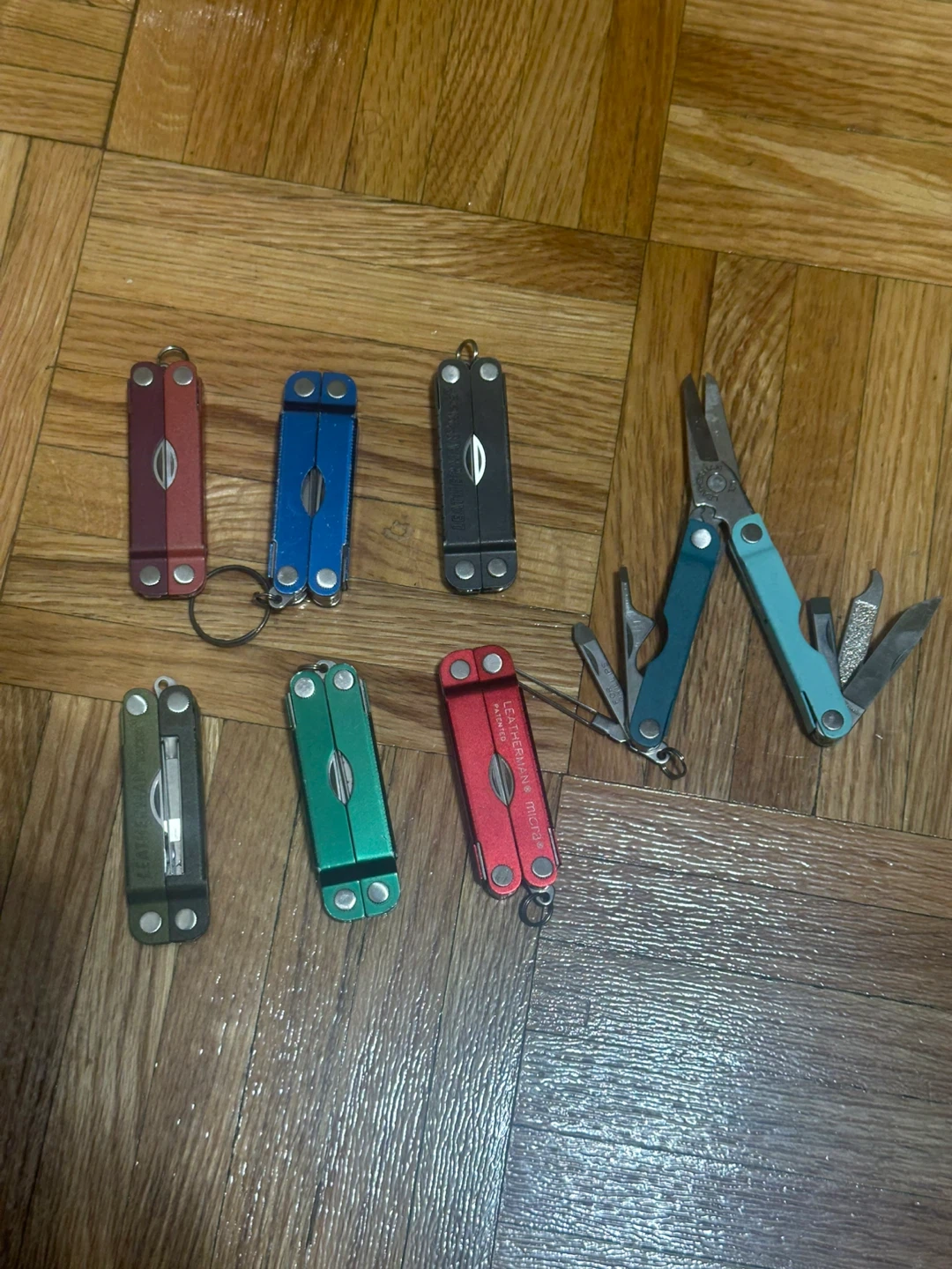 7Leatherman Micro Multi-tool Keychain (Various Colours)