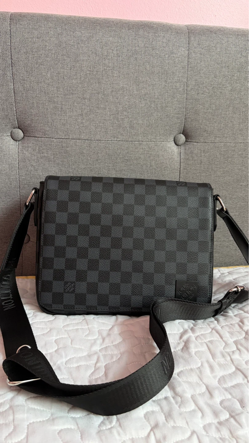 Louis Vuitton Damier Graphite Messenger Bag - photo 4