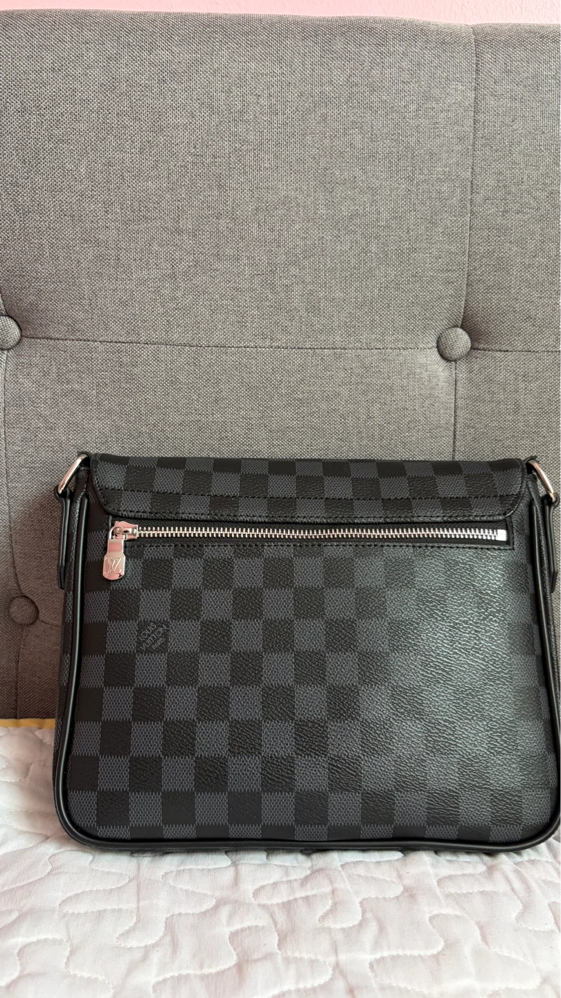 Louis Vuitton Damier Graphite Messenger Bag - photo 2