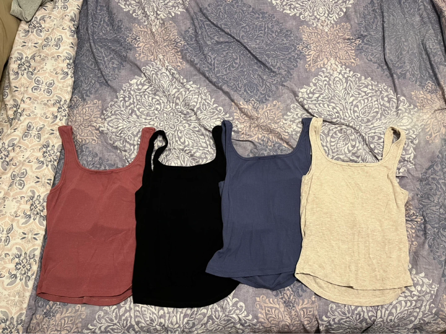 Set of 4 Women's Tank Tops - Assorted Colours