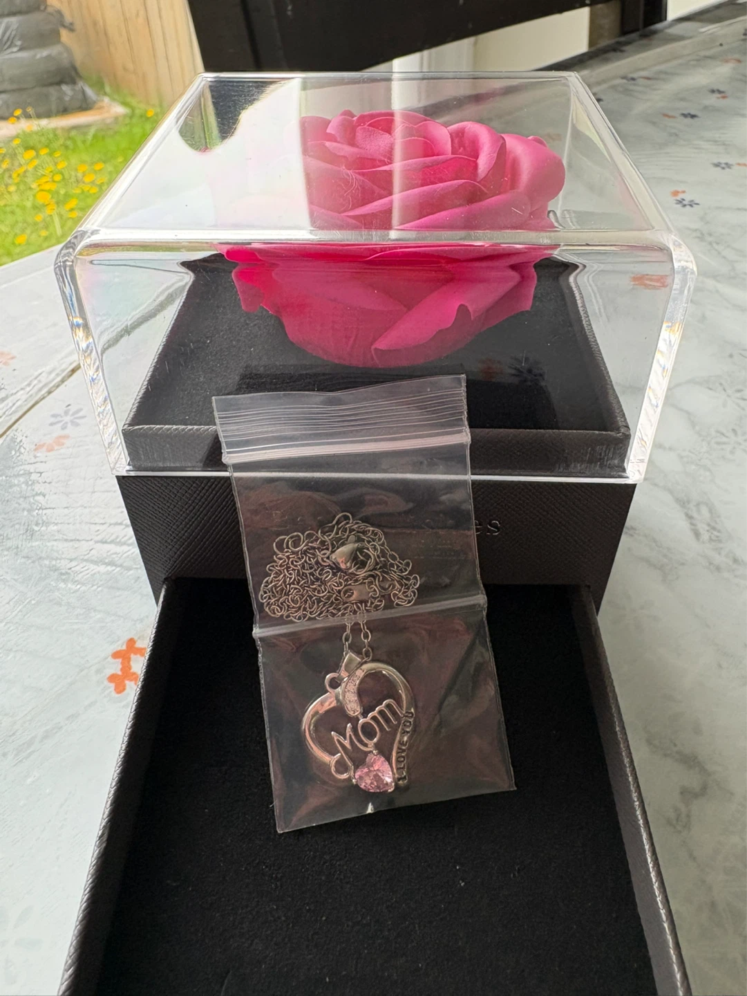 Brand New Rose Gift Box & Mom Necklace Set - photo 4