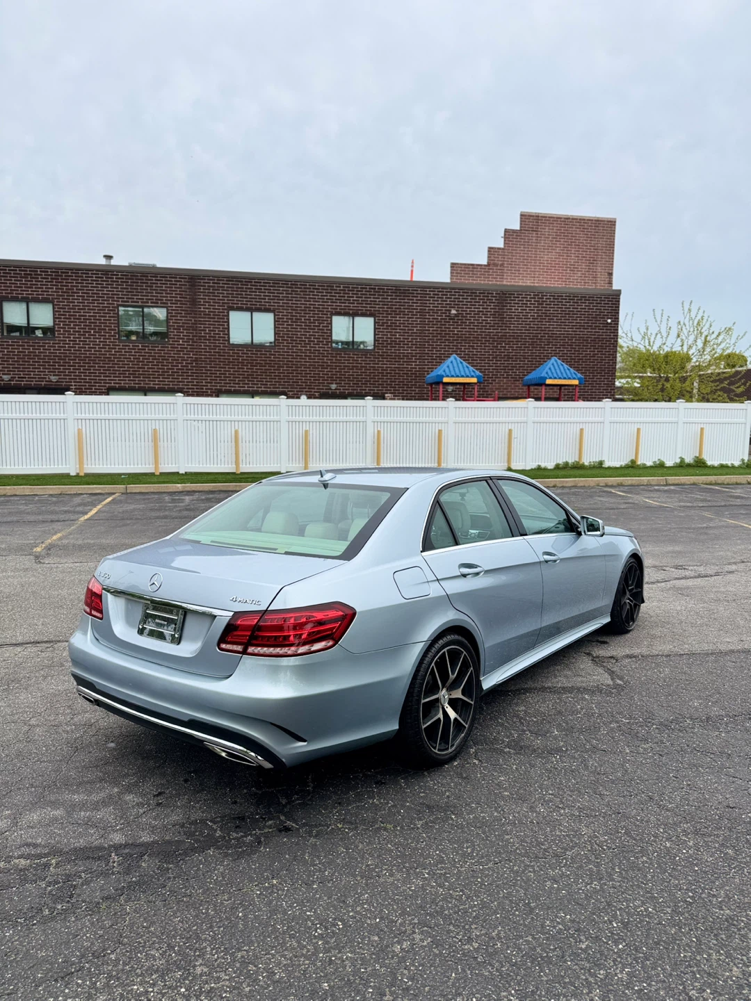2014 Mercedes-Benz E350 4MATIC Sedan - photo 4
