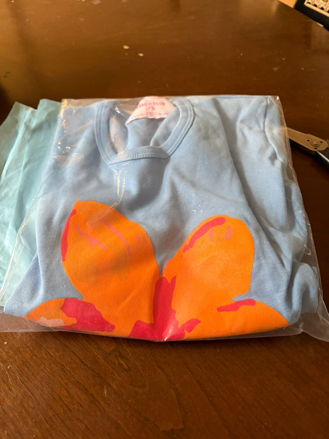 Women the beach club t shirt size small bahama blue flower - photo 2