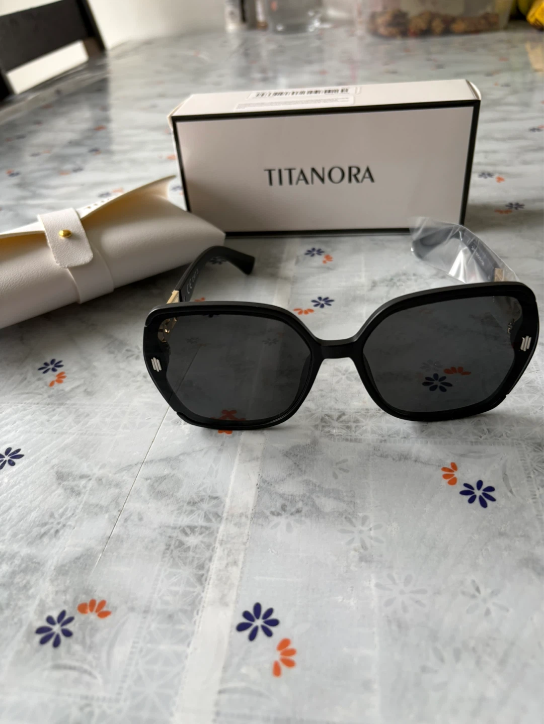 TITANORA Women’s Sunglasses – Black & Gold