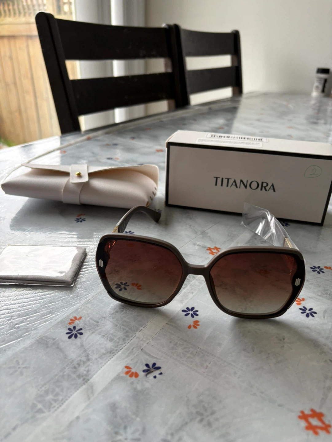 TITANORA Women’s Sunglasses – Brown Gradient
