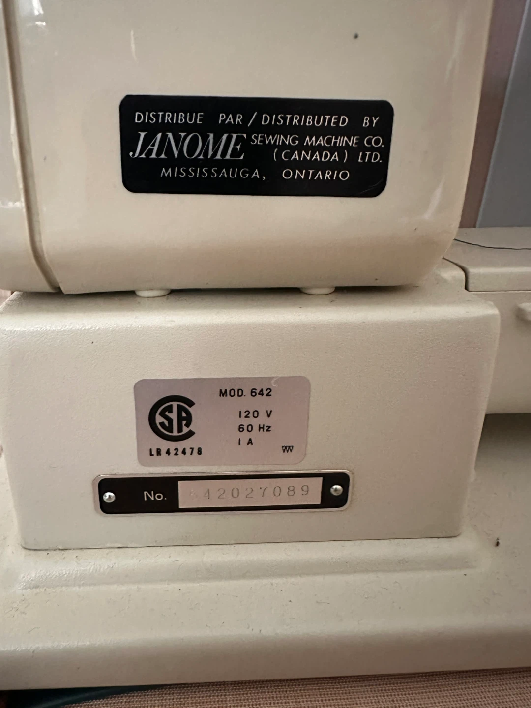 Janome Model 642 Sewing Machine with Case - photo 5