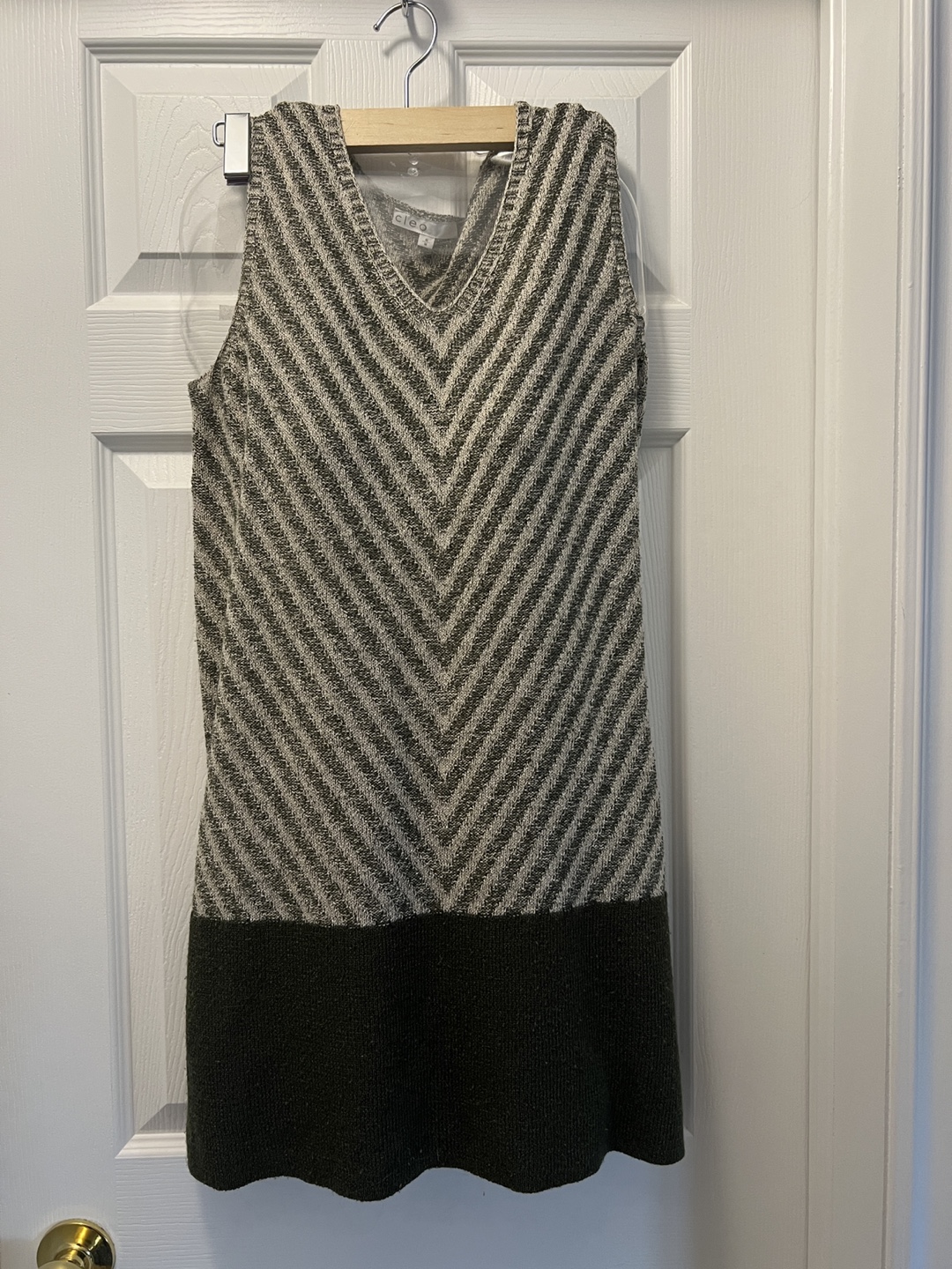 Sleeveless long tunic
